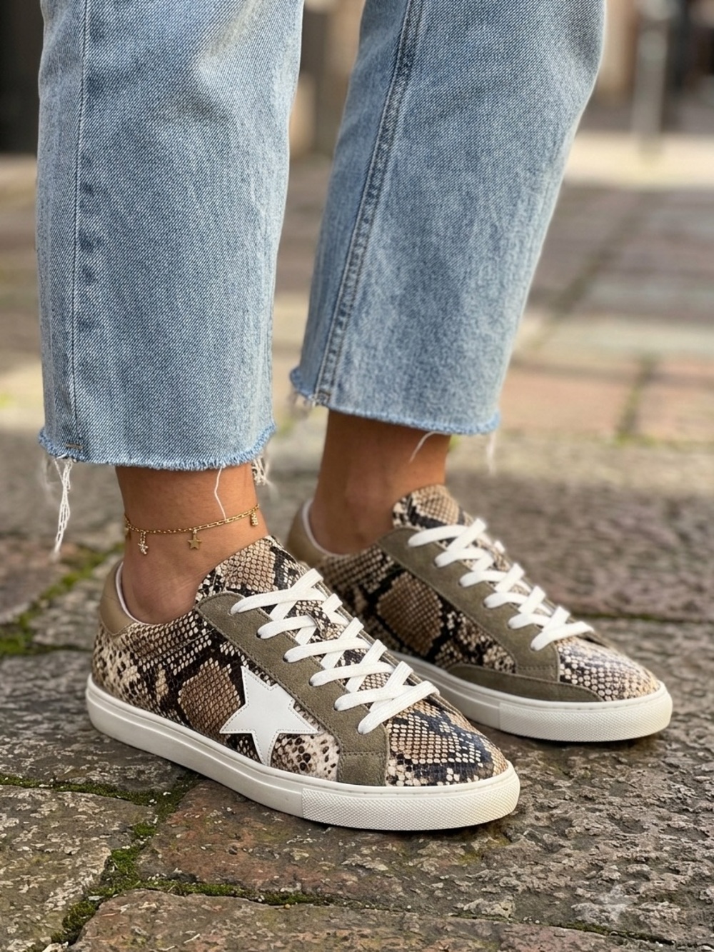 Snakeskin Star Fashion Sneakers Let’s See Style Size 9